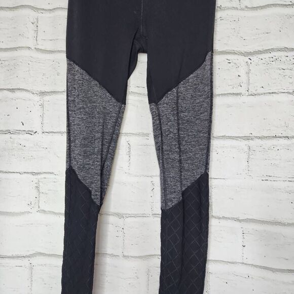 YogaLicious Womens Black Gray Mesh Inserts Mid-Rise Cropped Leggings Size Small - Picture 3 of 10